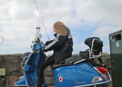 Blå Vespa S125 stulen i centrala Göteborg